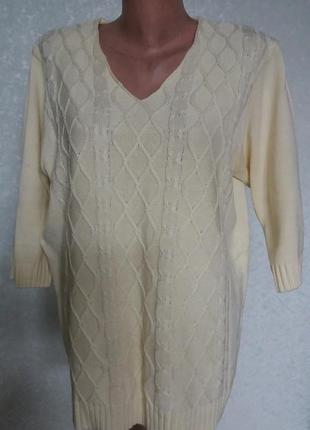 Натуральный джемпер сливочного цвета.