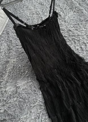 Черное платье с кисточками8 фото