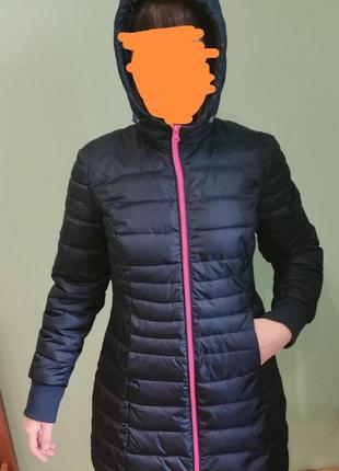 Демисезонное пальто полупальто куртка с яркой малиновой змейкой1 фото