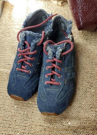 Нові кросівки денімові джинсовий стиль з червоними шнурками2 фото