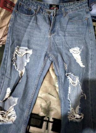 Женские рваные джинсы1 фото
