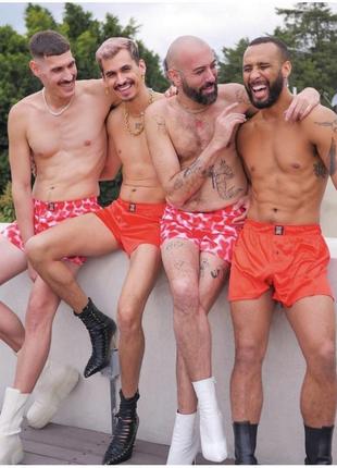 Червоні атласні сатинові шовкові боксерки унісекс сімейки труси від savage fenty by...