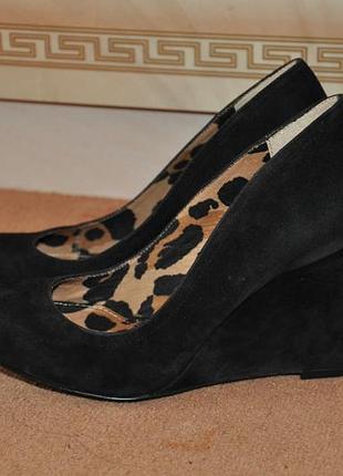 Туфлі на зручній танкетці від jessica simpson