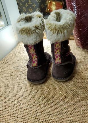 Clarks дитячі для дівчинки замшеві коричневі на флісі чобітки з еко зимові хутром3 фото