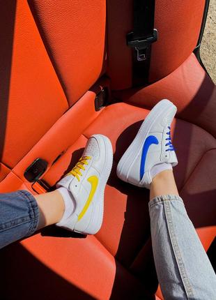 Женские кроссовки nike air force 1 белые кеды найк аир форсы кастом патриотические сине желтые