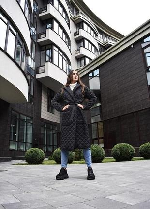 Жіноча куртка-пальто чорна в ромб з утеплювачем і поясом без ґудзик двобортна весняна осінка6 фото