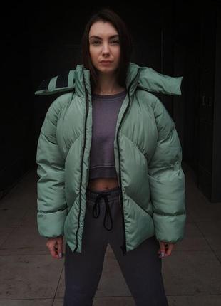 Женская зимняя куртка оверсайз бежевая quadro | женский пуховик с капюшоном5 фото