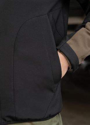 Мужская куртка из soft shell с капюшоном хаки с черным осенняя до -0*с | ветровка демисезонная на флисе8 фото