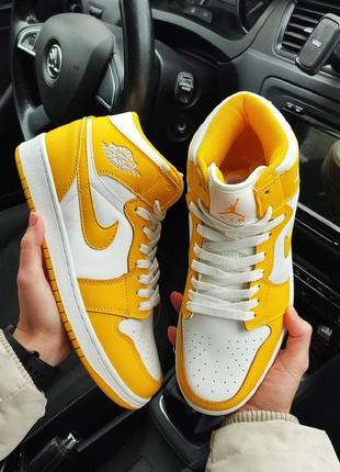 Чоловічі зимові кросівки nike air jordan 1 retro high високі білі з жовтим шкіряні термо