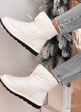 Зимові водонепроникні чорні білі чоботи дутики