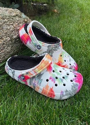 Кроксы теплые на меху сабо crocs lined tie dye кроксы утепленные