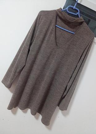 Крутий светрик з вирезом на грудях разів. xxl