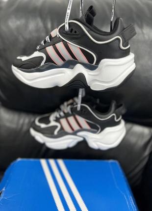 Бігові кросівки adidas magmur. оригінал.6 фото