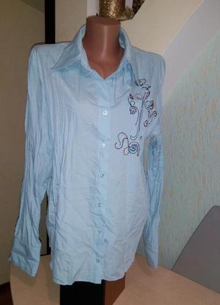 Голубая блузка жатка с вышивкой и длинным рукавом1 фото