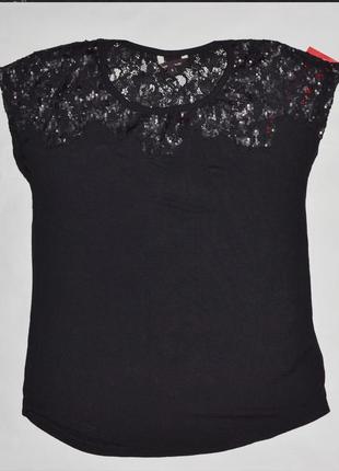 Черная футболка с гипюровыми вставками и пайетками на груди от sora by jbc