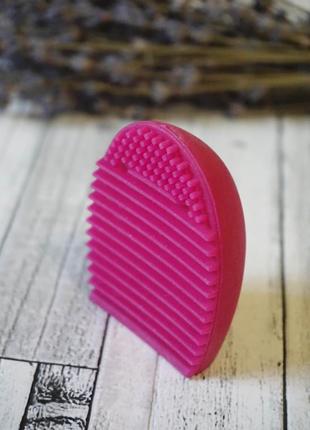 Brushegg для миття та чищення косметичних пензликів