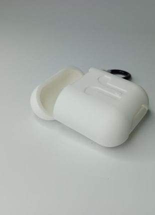 Чехол для airpods 1 / 2 с карабином плотный силиконовый чехол для наушников белый4 фото