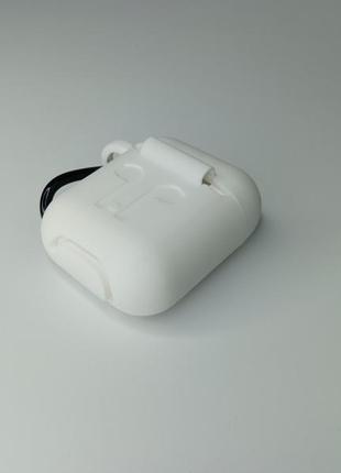 Чехол для airpods 1 / 2 с карабином плотный силиконовый чехол для наушников белый2 фото