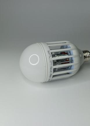 Светодиодная лампа от комаров мух моли zapp light led 15w уничтожитель комаров1 фото