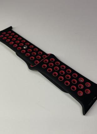 Ремешок для apple watch 42mm/44mm в стиле nike sport band силиконовый браслет черный с красным3 фото