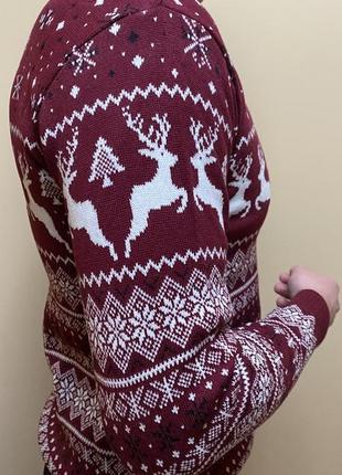 Бордовий новорічний светр з оленями5 фото