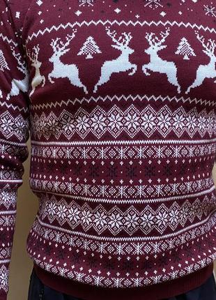 Бордовий новорічний светр з оленями9 фото