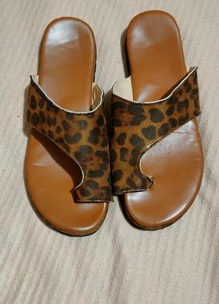 Шлепанцы вьетнамки женские стильные тренд анималистичный принт