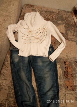 Свитер белый с паетками