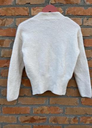 Чудовий вовняний светр з v образним вирізом8 фото