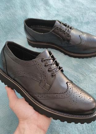 Виразні чорні броги kantsedal