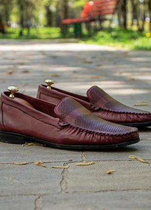 Бордовые мужские туфли luciano bellini перфорированные мокасины. хороший выбор для любителей стильной обуви!6 фото