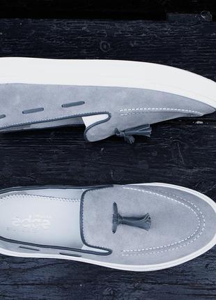 Серые мужские лоферы из натуральной замши. станут твоей любимой парой обуви!