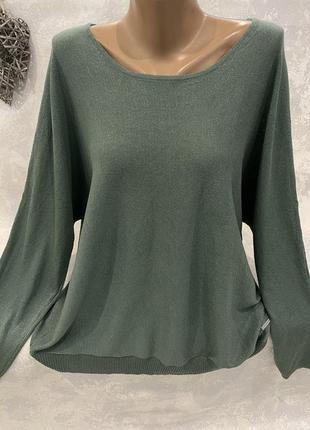 Ніжний, легкий светр люрекс