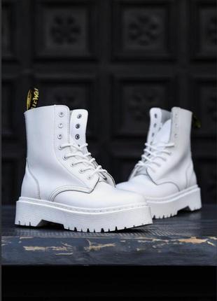 Ботинки dr. martens белые