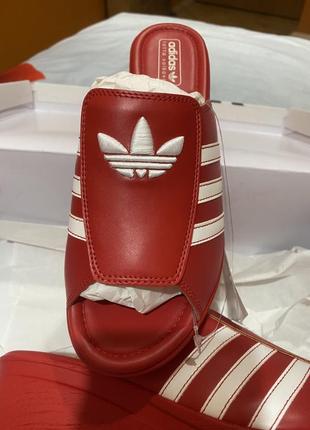 Шлепки adidas 37 37,5 оригинал новые очень крутые