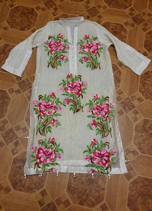 Платье с вышивкой и жемчугом