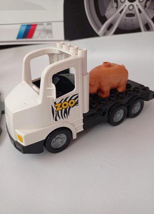 Машина зоо із серії lego duplo.