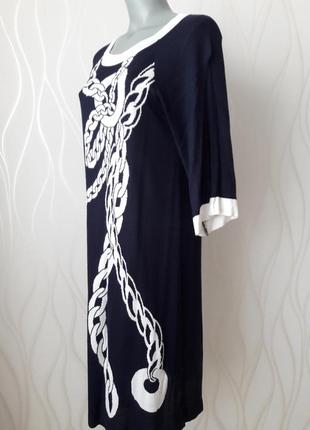 Милое, женственное, удобное, трикотажное платье сине- белого цвета