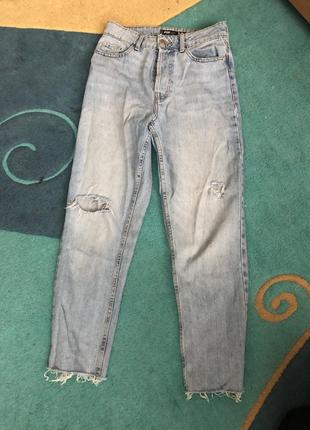 Рваные джинсы