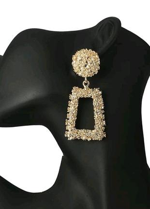 Стильные массивные металлические серьги, обьемные большые серьги