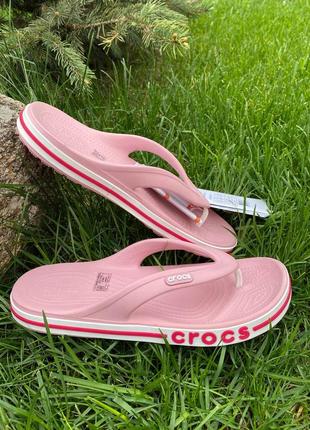 Женские вьетнамки розовые crocs bayaband flip petal / pink жіночі в'єтнамки крокс3 фото