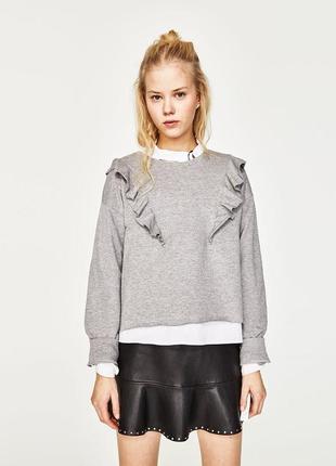 Серый свитшот с рюшами zara
