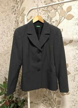 Пиджак серый,классика.