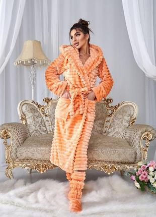 Халат женский домашний теплый длинный с капюшоном плюшевый на запах цвет персиковый1 фото