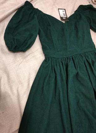Сукня смарагдового кольору