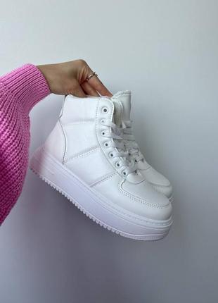 Теплі кросівки