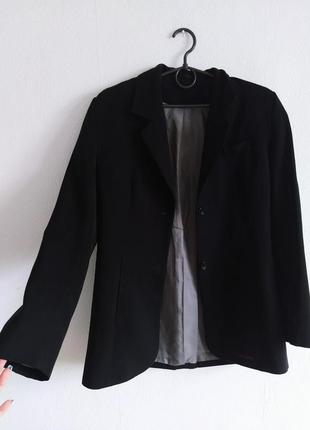 Красивый приталенный жакет пиджак