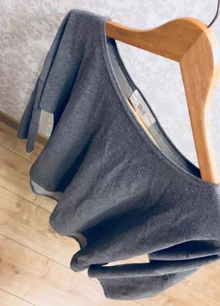 Серая кофточка