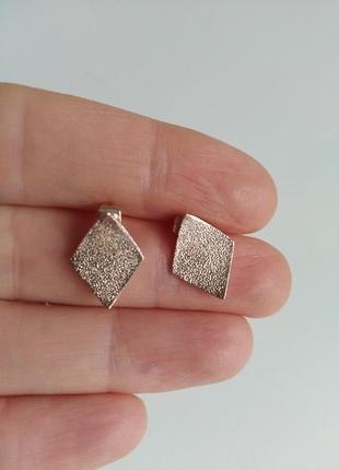 Серьги ромбики гвоздики под золото набор из двух пар