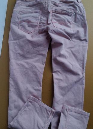Нежно розовые нюдовые джинсы скинни4 фото